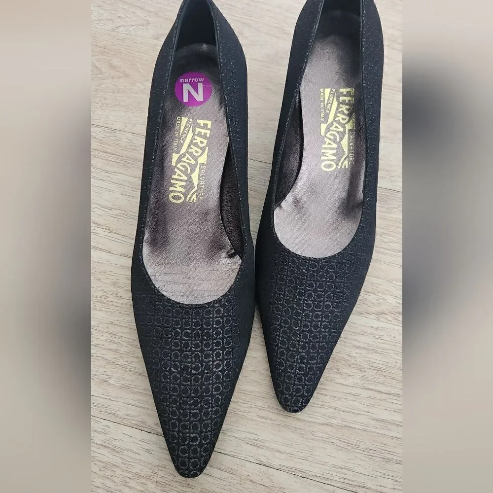 Salvatore Ferragamo Pumps in Black Size 8.5